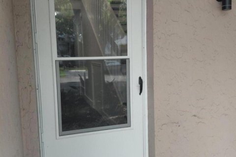 Townhouse in Deerfield Beach, Florida 2 bedrooms, 132.76 sq.m. № 2192872 - photo 4