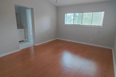 Townhouse in Deerfield Beach, Florida 2 bedrooms, 132.76 sq.m. № 2192872 - photo 15