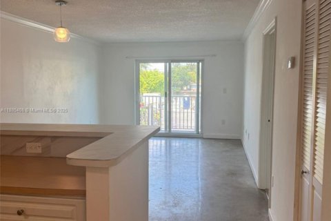Condominio en venta en Miami Beach, Florida, 1 dormitorio, 74.32 m2 № 1931523 - foto 2