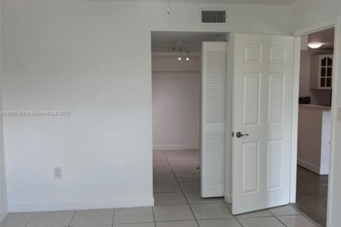 Condominio en venta en Miami Beach, Florida, 1 dormitorio, 74.32 m2 № 1931523 - foto 8