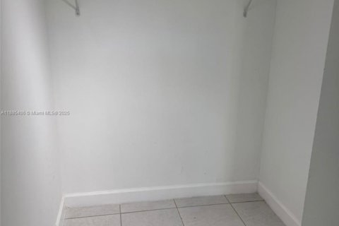 Condominio en venta en Miami Beach, Florida, 1 dormitorio, 74.32 m2 № 1931523 - foto 9