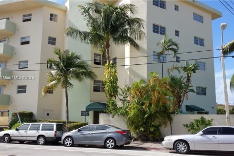 Condominio en venta en Miami Beach, Florida, 1 dormitorio, 74.32 m2 № 1931523 - foto 1