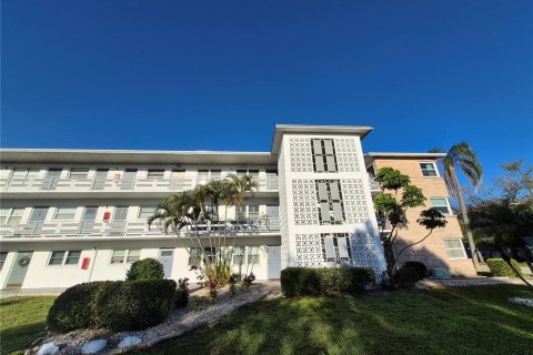 Condominio en venta en Saint Petersburg, Florida, 2 dormitorios, 78.97 m2 № 2144027 - foto 4