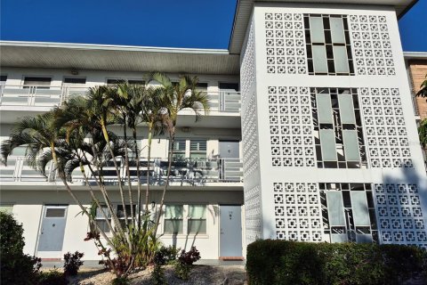 Condominio en venta en Saint Petersburg, Florida, 2 dormitorios, 78.97 m2 № 2144027 - foto 3