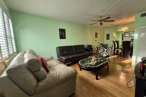 Condominio en venta en Saint Petersburg, Florida, 2 dormitorios, 78.97 m2 № 2144027 - foto 7