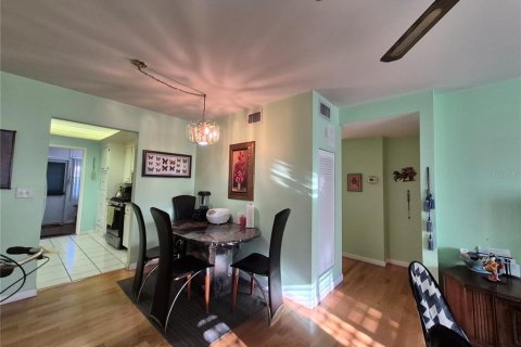 Condominio en venta en Saint Petersburg, Florida, 2 dormitorios, 78.97 m2 № 2144027 - foto 8