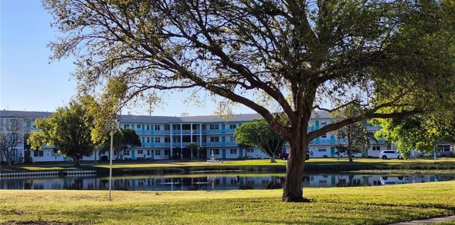 Condominio en Saint Petersburg, Florida, 2 dormitorios  № 2144027