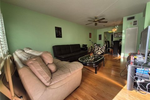 Condominio en venta en Saint Petersburg, Florida, 2 dormitorios, 78.97 m2 № 2144027 - foto 6