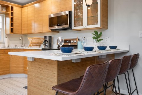 Casa en alquiler en Fort Lauderdale, Florida, 2 dormitorios, 114.27 m2 № 2060044 - foto 13