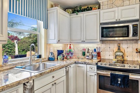 Villa ou maison à louer à West Palm Beach, Floride: 2 chambres, 116.5 m2 № 2402366 - photo 3