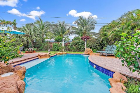 Villa ou maison à louer à West Palm Beach, Floride: 2 chambres, 116.5 m2 № 2402366 - photo 2