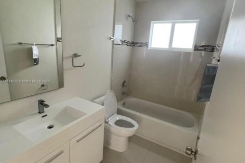 Купить коммерческую недвижимость в Голден-Бич, Флорида № 1964434 - фото 4