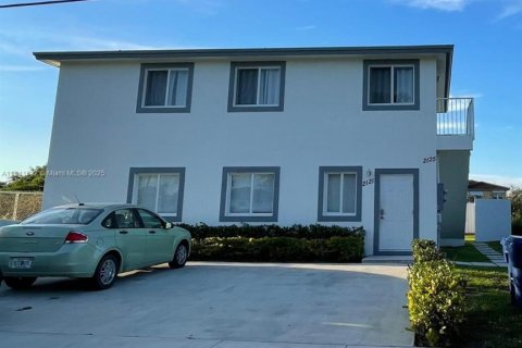 Купить коммерческую недвижимость в Голден-Бич, Флорида № 1964434 - фото 1