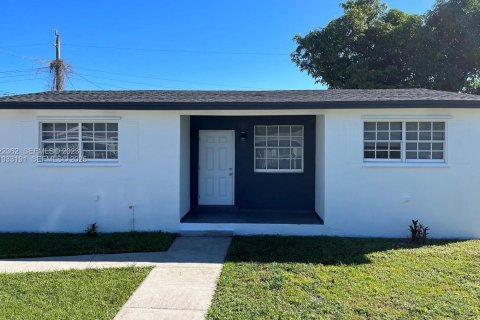 Villa ou maison à vendre à Miami, Floride: 3 chambres, 86.68 m2 № 1991889 - photo 1
