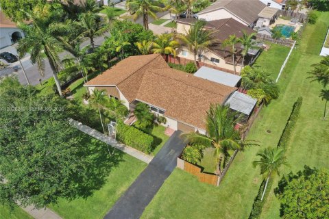 Casa en Dania Beach, Florida 3 dormitorios, 183.76 m2 № 2177287