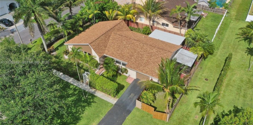 Casa en Dania Beach, Florida 3 dormitorios, 183.76 m2 № 2177287