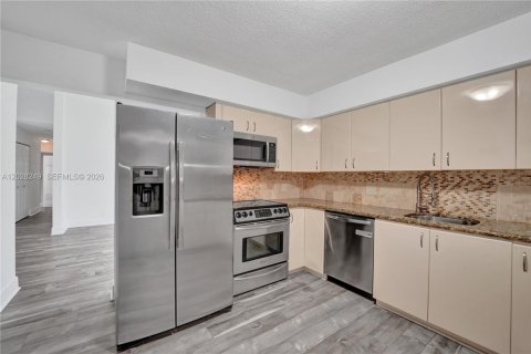 Casa en venta en Dania Beach, Florida, 3 dormitorios, 183.76 m2 № 2177287 - foto 18