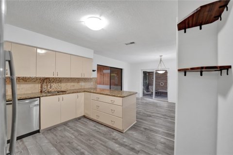 Casa en venta en Dania Beach, Florida, 3 dormitorios, 183.76 m2 № 2177287 - foto 21