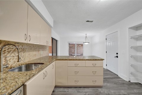 Casa en venta en Dania Beach, Florida, 3 dormitorios, 183.76 m2 № 2177287 - foto 16