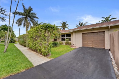 Casa en venta en Dania Beach, Florida, 3 dormitorios, 183.76 m2 № 2177287 - foto 6