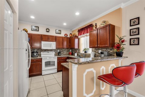 Touwnhouse à vendre à Miami, Floride: 3 chambres, 154.78 m2 № 1880140 - photo 10