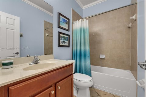 Touwnhouse à vendre à Miami, Floride: 3 chambres, 154.78 m2 № 1880140 - photo 17