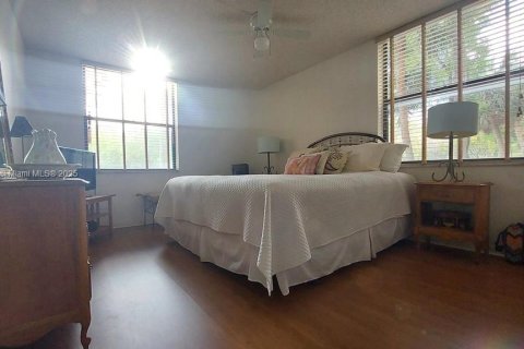 Condo in Miami, Florida, 1 bedroom № 1934324 - photo 2
