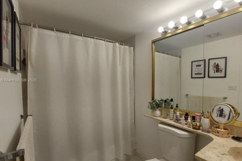 Condo in Miami, Florida, 1 bedroom № 1934324 - photo 14