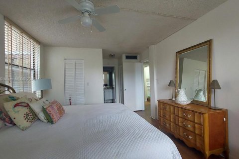Condo in Miami, Florida, 1 bedroom № 1934324 - photo 12