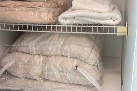 Condo in Miami, Florida, 1 bedroom № 1934324 - photo 18