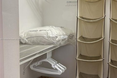 Condo in Miami, Florida, 1 bedroom № 1934324 - photo 19