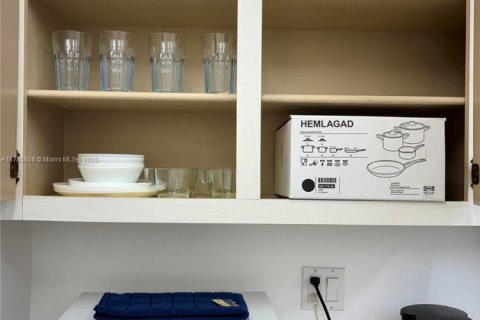 Condo in Miami, Florida, 1 bedroom № 1934324 - photo 11