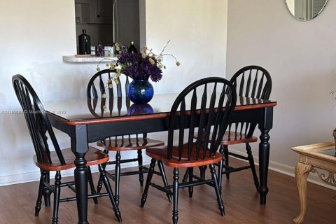 Condo in Miami, Florida, 1 bedroom № 1934324 - photo 4