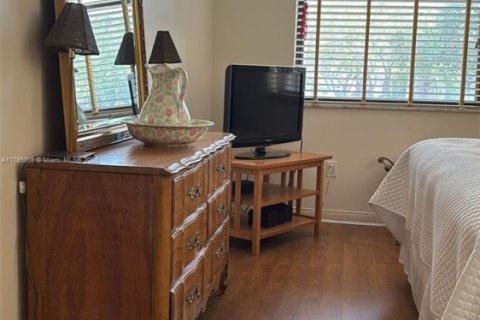 Condo in Miami, Florida, 1 bedroom № 1934324 - photo 22