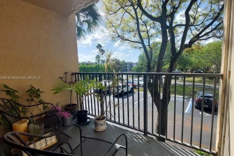 Condo in Miami, Florida, 1 bedroom № 1934324 - photo 3