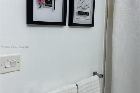 Condo in Miami, Florida, 1 bedroom № 1934324 - photo 17