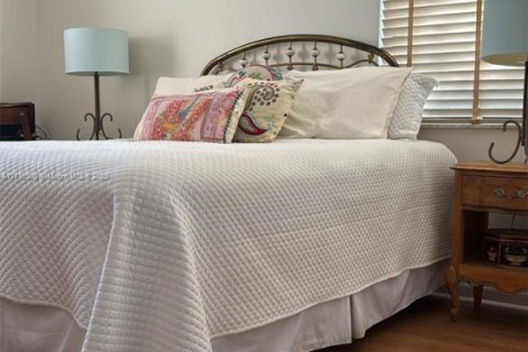 Condo in Miami, Florida, 1 bedroom № 1934324 - photo 21