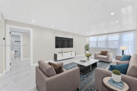 Condo in Sunny Isles Beach, Florida, 2 bedrooms  № 2076716 - photo 6