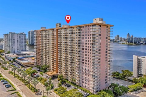 Condo in Sunny Isles Beach, Florida, 2 bedrooms  № 2076716 - photo 18