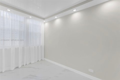 Condo in Sunny Isles Beach, Florida, 2 bedrooms  № 2076716 - photo 8