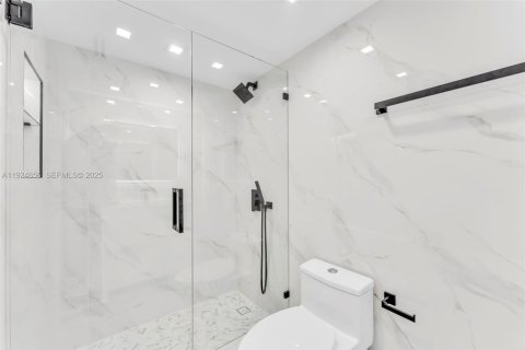 Condo in Sunny Isles Beach, Florida, 2 bedrooms  № 2076716 - photo 16