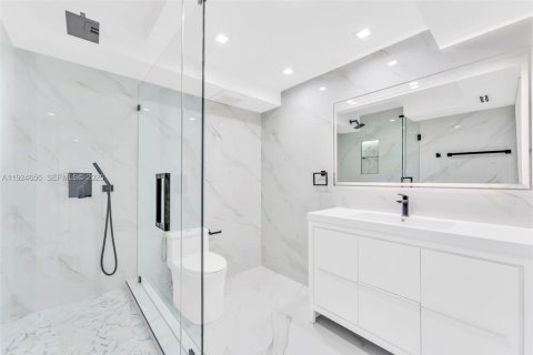 Condo in Sunny Isles Beach, Florida, 2 bedrooms  № 2076716 - photo 7