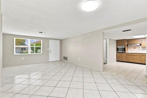 Villa ou maison à vendre à Port Richey, Floride: 2 chambres, 117.43 m2 № 2258894 - photo 4