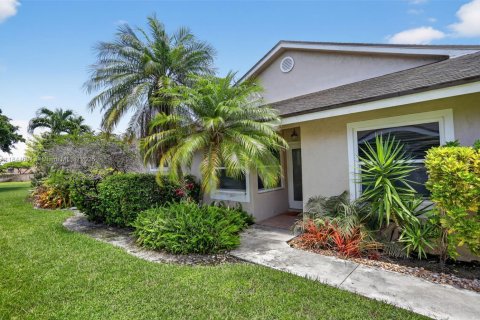 Villa ou maison à vendre à Deerfield Beach, Floride: 3 chambres, 126.72 m2 № 1940498 - photo 3