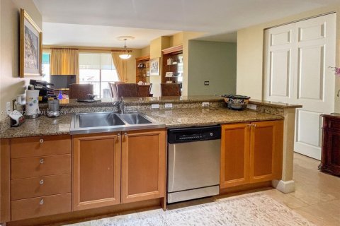 Condo in Coral Gables, Florida, 3 bedrooms  № 2027131 - photo 14