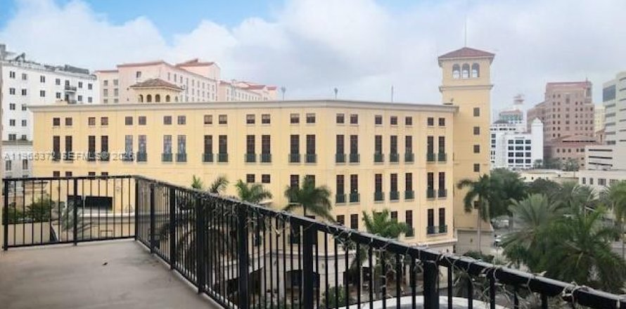 Condo in Coral Gables, Florida, 3 bedrooms  № 2027131