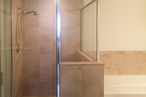 Condo in Coral Gables, Florida, 3 bedrooms  № 2027131 - photo 7