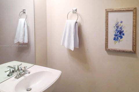 Condo in Coral Gables, Florida, 3 bedrooms  № 2027131 - photo 9