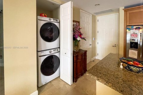 Condo in Coral Gables, Florida, 3 bedrooms  № 2027131 - photo 15