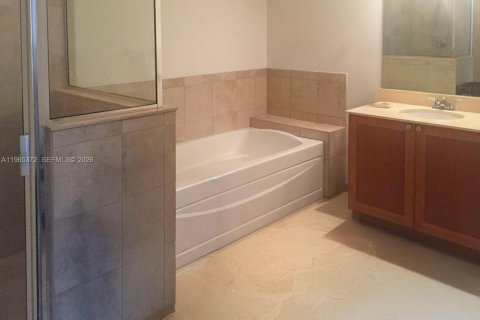 Condo in Coral Gables, Florida, 3 bedrooms  № 2027131 - photo 8